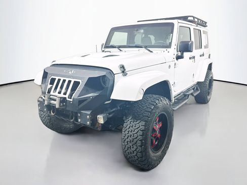 Used 2016 Jeep Wrangler Unlimited Rubicon w/ Connectivity Group AWD/4WD image 3