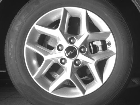 Used 2025 Kia Soul LX w/ LX Technology Package FWD image 13