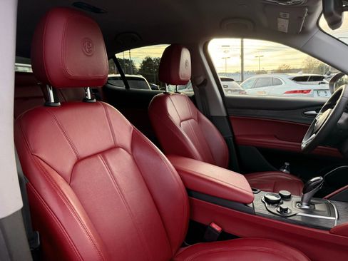 Used 2019 Alfa Romeo Stelvio image 35