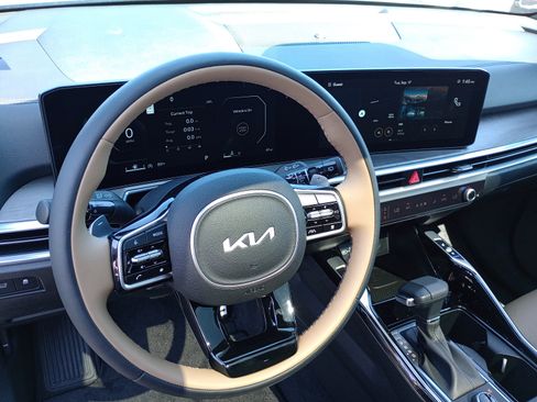 Used 2025 Kia Sorento SX Prestige w/ Olive Brown Leather Package image 9