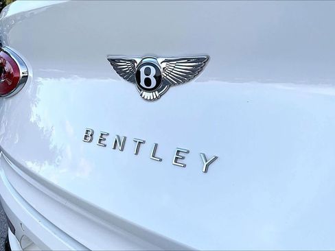 Used 2021 Bentley Bentayga image 29