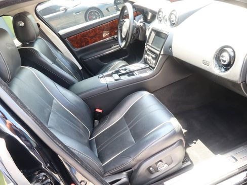 Used 2017 Jaguar XJ R-Sport image 21