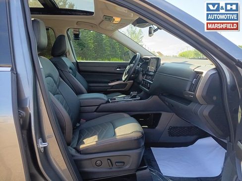 Used 2023 Nissan Pathfinder Platinum AWD/4WD image 20