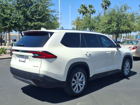 Used 2024 Toyota Grand Highlander FWD image 3