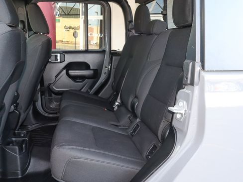 Used 2021 Jeep Gladiator Sport image 8