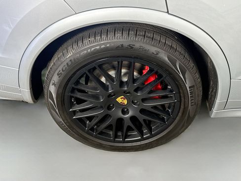 Used 2018 Porsche Cayenne GTS image 32