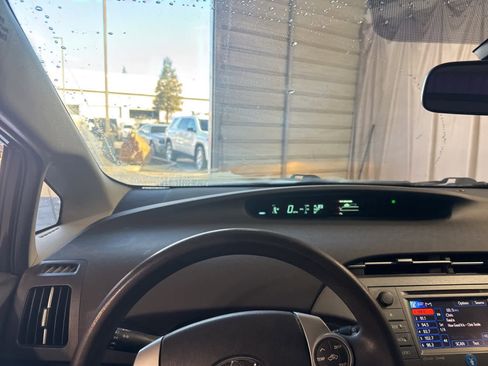 Used 2014 Toyota Prius Two image 22