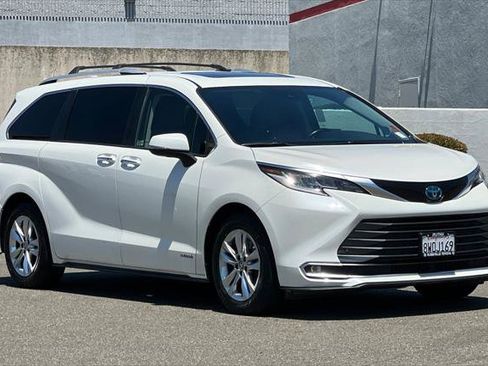 Certified 2021 Toyota Sienna Limited AWD/4WD image 5