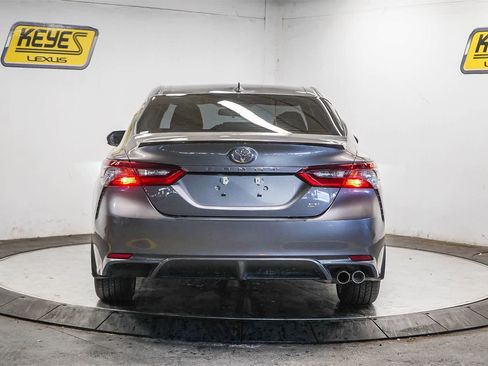 Used 2021 Toyota Camry SE image 3