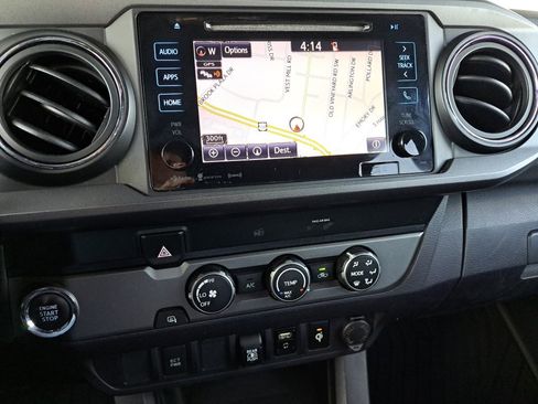 Used 2019 Toyota Tacoma TRD Off-Road image 32