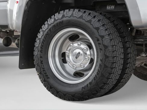 Used 2022 Ford F350 Platinum w/ FX4 Off-Road Package image 57