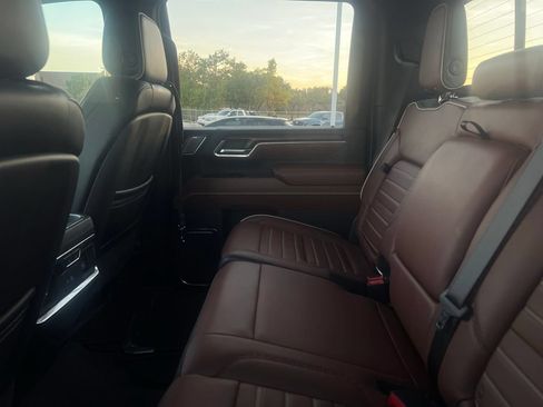 Used 2024 GMC Sierra 2500 Denali Ultimate AWD/4WD image 11