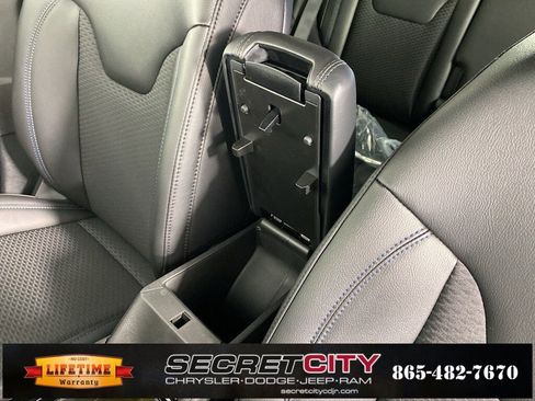 New 2026 Jeep Compass Latitude image 25