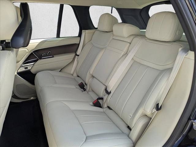 Used 2026 Land Rover Range Rover SE AWD/4WD image 16