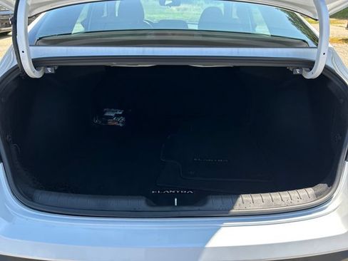 Used 2025 Hyundai Elantra SEL FWD image 23