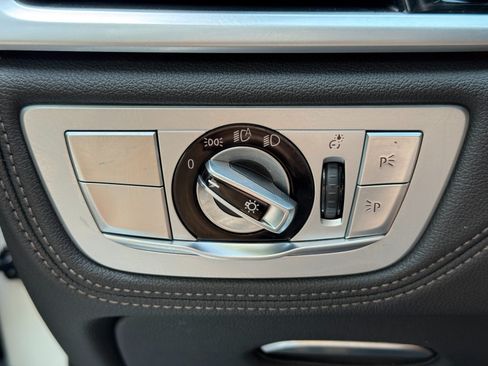 Used 2022 BMW 740i w/ M Sport Package RWD image 20