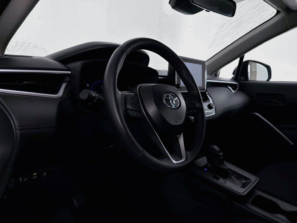 Used 2026 Toyota Corolla Cross LE FWD image 14