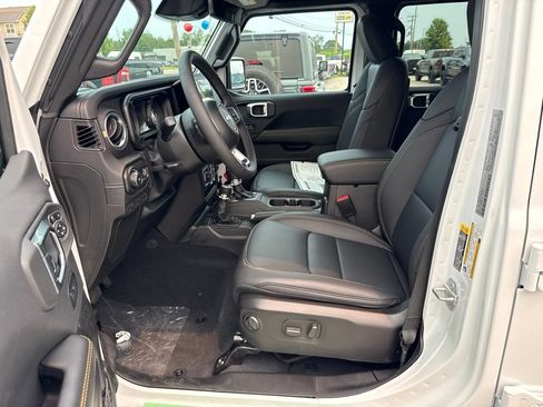New 2026 Jeep Wrangler Unlimited Sahara AWD/4WD image 16