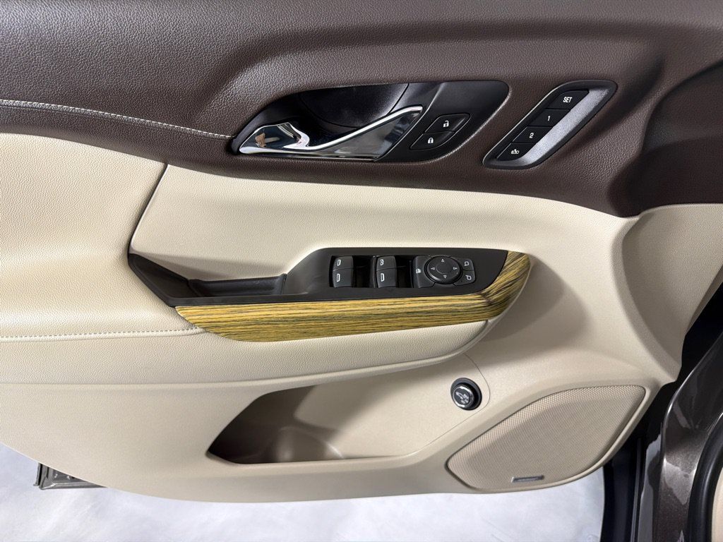 Used 2019 GMC Acadia Denali w/ Technology Package AWD/4WD image 11