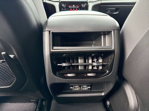 Used 2025 Jeep Grand Cherokee Laredo X RWD image 13
