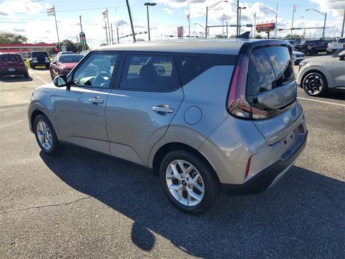 Used 2023 Kia Soul LX w/ Option Group 015 image 3