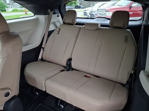 Certified 2022 Toyota Sienna XLE AWD/4WD image 13