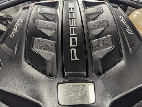 Used 2015 Porsche Macan Turbo image 38