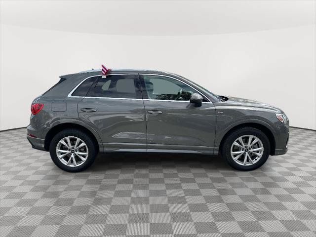 Used 2024 Audi Q3 2.0T Premium w/ Convenience Package AWD/4WD image 2