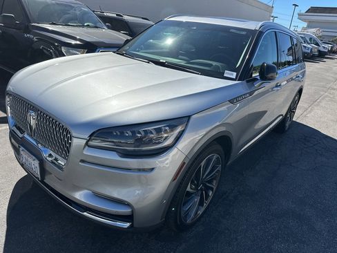 Used 2022 Lincoln Aviator Reserve w/ Equipment Group 201A image 2