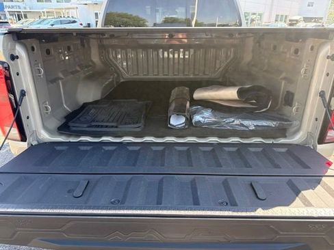 Used 2024 Chevrolet Colorado Z71 w/ Z71 Convenience Package 2 AWD/4WD image 5