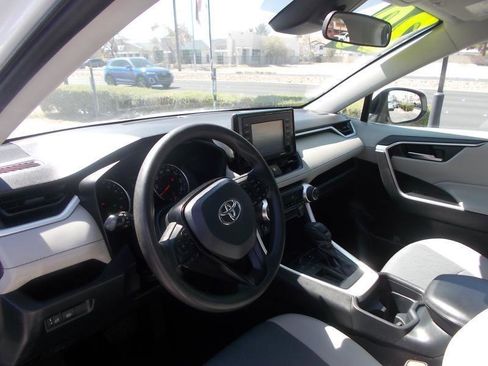Used 2020 Toyota RAV4 XLE FWD image 17
