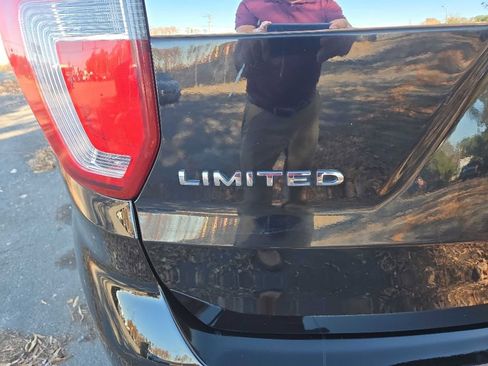 Used 2017 Ford Explorer Limited image 9