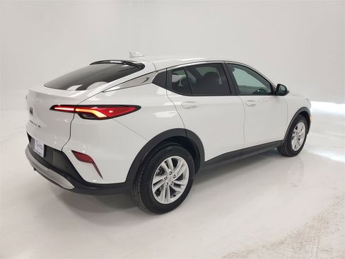 Used 2025 Buick Envista Preferred image 6