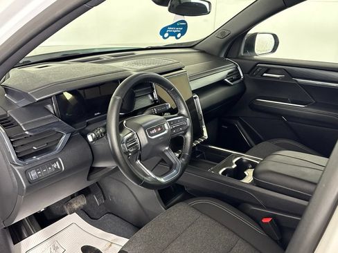 Certified 2025 GMC Acadia Elevation AWD/4WD image 10