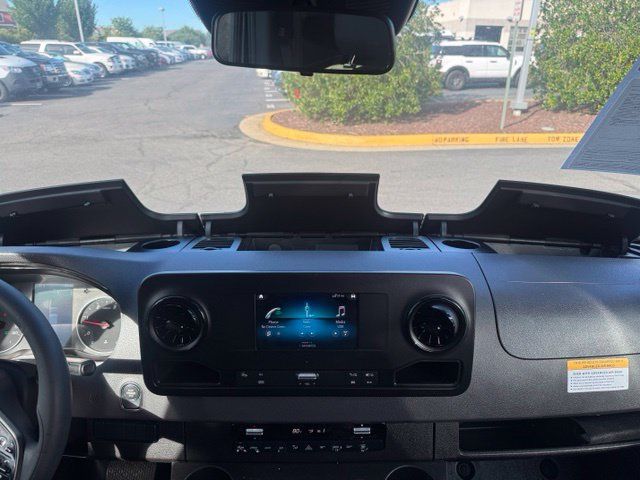 Used 2024 Mercedes-Benz Sprinter 2500 image 15