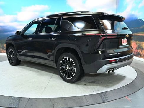 Used 2025 Chevrolet Traverse LT w/ Sun and Wheel Package image 6