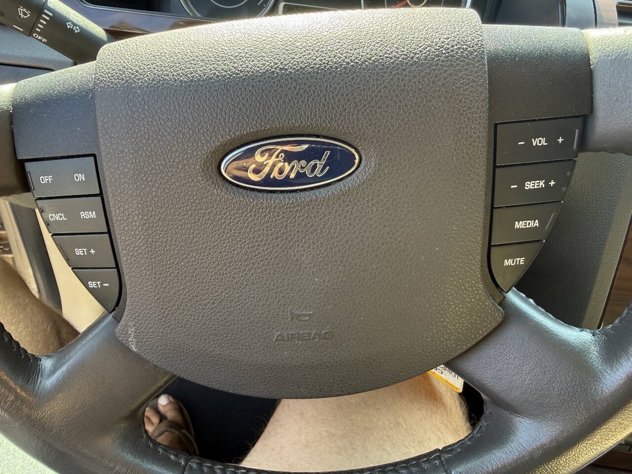 Used 2008 Ford Taurus SEL FWD image 30