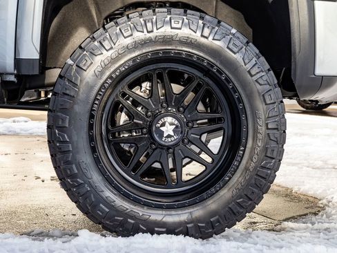 Used 2024 GMC Sierra 2500 Denali Ultimate image 12