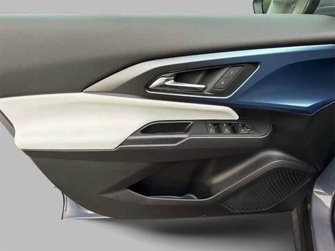 Used 2025 Chevrolet Equinox EV LT w/ Convenience Package image 20