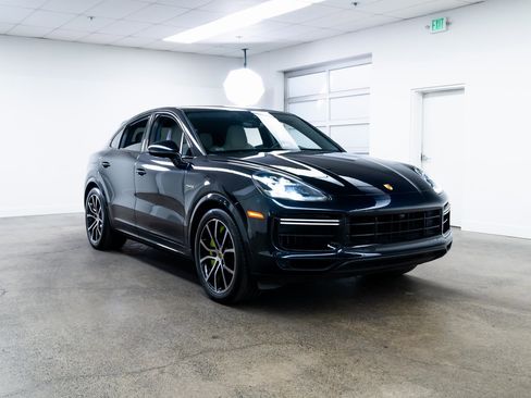 Used 2020 Porsche Cayenne Turbo S image 26