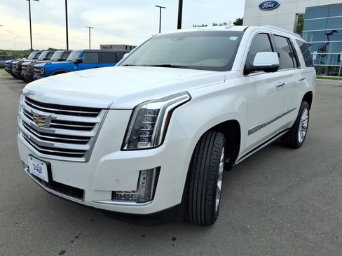 Used 2016 Cadillac Escalade Platinum AWD/4WD image 7
