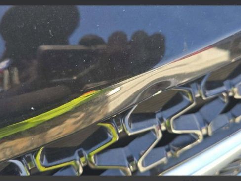 Used 2024 Chrysler Pacifica Touring-L image 7