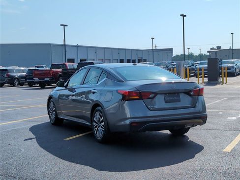 Used 2023 Nissan Altima 2.5 SV FWD image 3