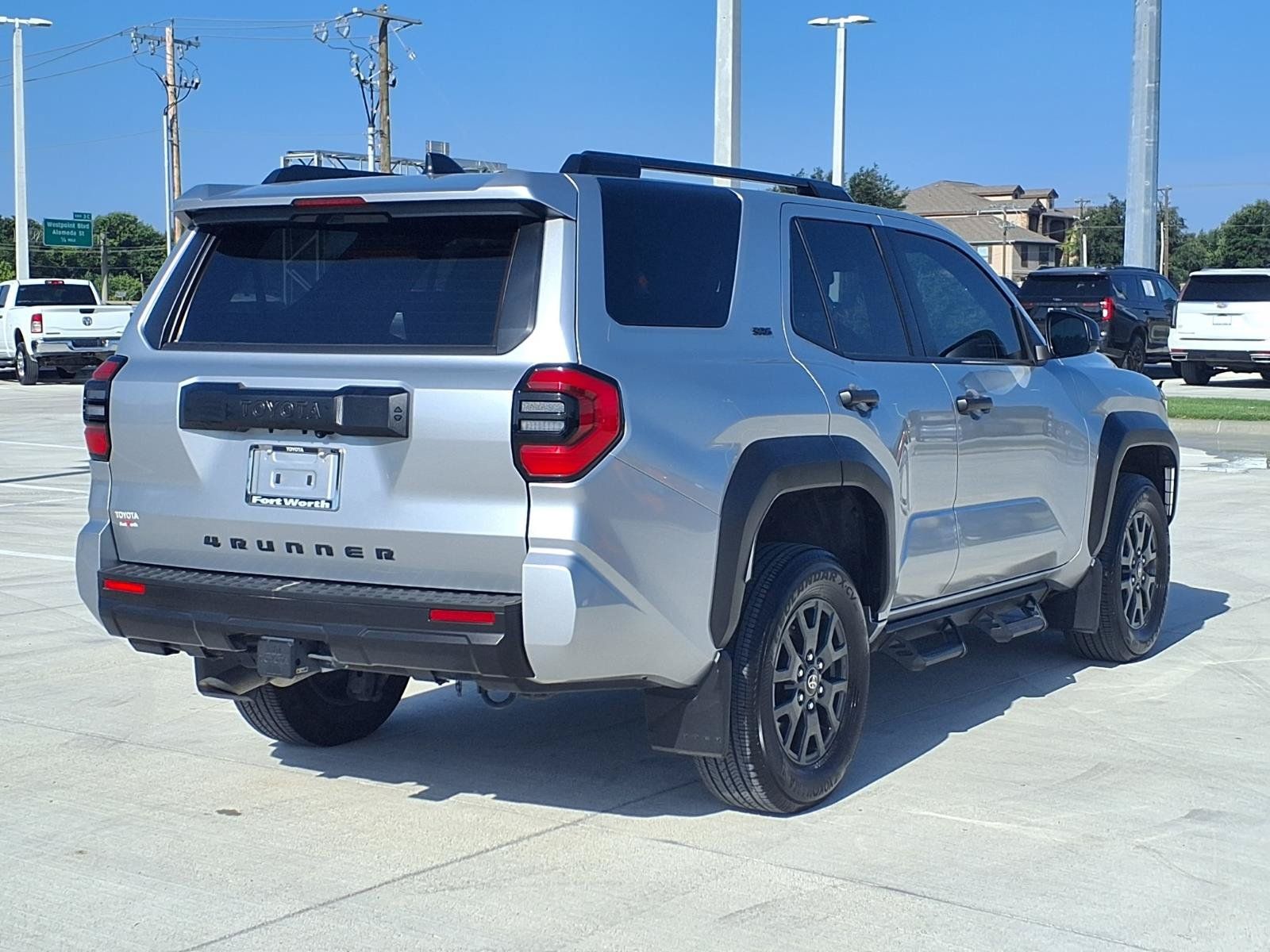 Used 2025 Toyota 4Runner SR5 AWD/4WD image 9