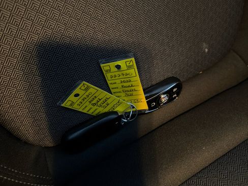 Used 2022 Buick Encore GX Select w/ Sport Touring Package image 30