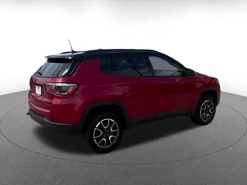 Used 2025 Jeep Compass Trailhawk AWD/4WD image 14