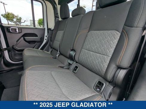 Used 2025 Jeep Gladiator Mojave w/ Convenience Group AWD/4WD image 21