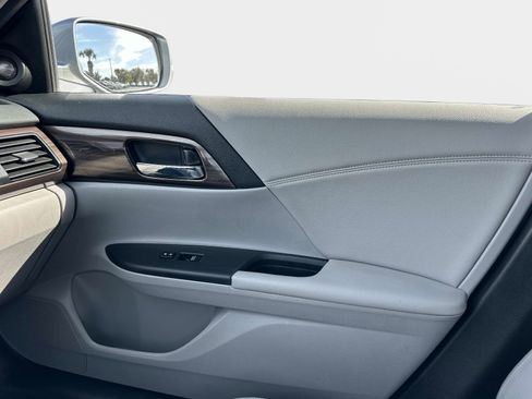 Used 2017 Honda Accord EX-L image 22
