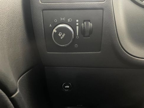 Used 2013 Dodge Challenger R/T image 34