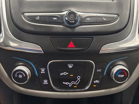 Used 2018 Chevrolet Equinox LS FWD image 17